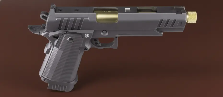 Pistola a Co2 da softair con finiture dorate, vista di lato